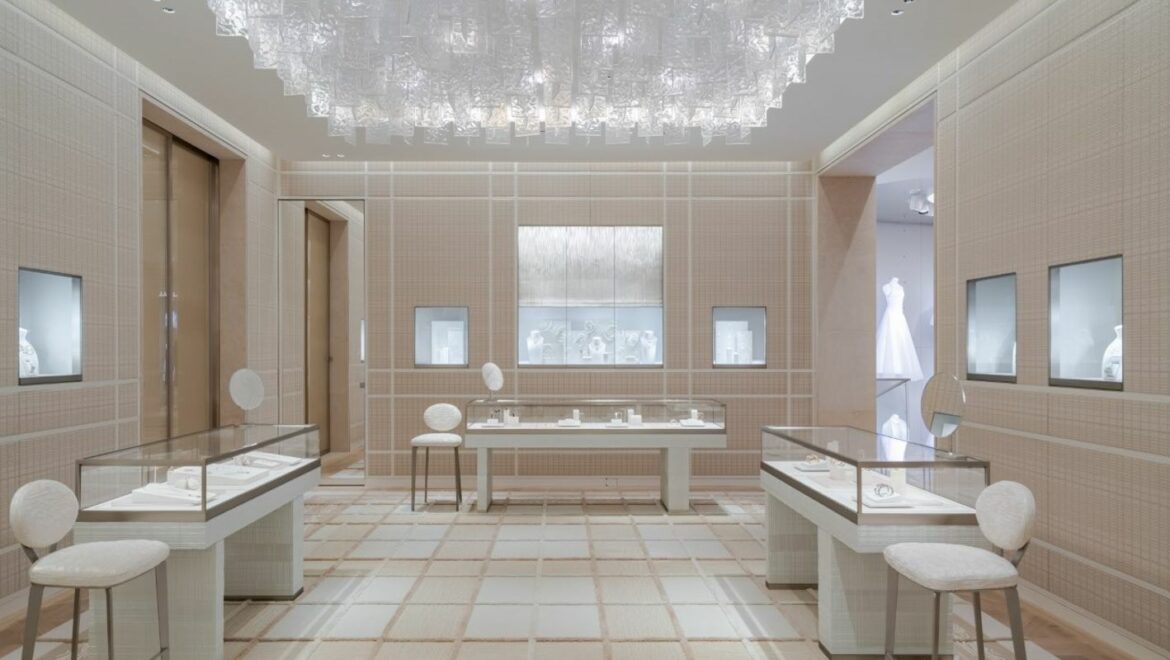 Dior ouvre un flagship store au coeur du quartier de Tapei 101 dans une shopping galerie de Taiwan