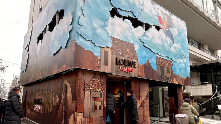 Loewe et Studio Ghibli imaginent à Omotesando à Toyko une cabane magique