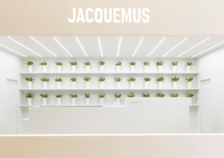 Dans l'univers poétique de la maison de luxe Jacquemus aux Galeries Lafayette