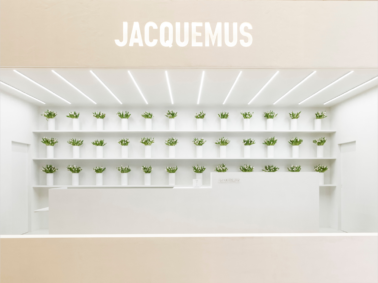 Dans l'univers poétique de la maison de luxe Jacquemus aux Galeries Lafayette