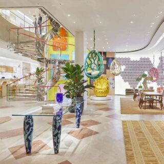 La maison de luxe du groupe LVMH, Louis Vuitton, fait sensation avec son nouveau flagship store de Vienne