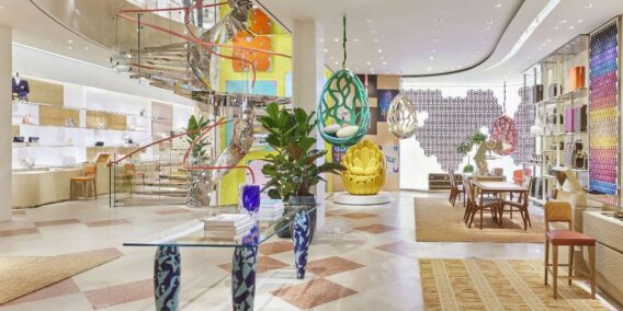 La maison de luxe du groupe LVMH, Louis Vuitton, fait sensation avec son nouveau flagship store de Vienne