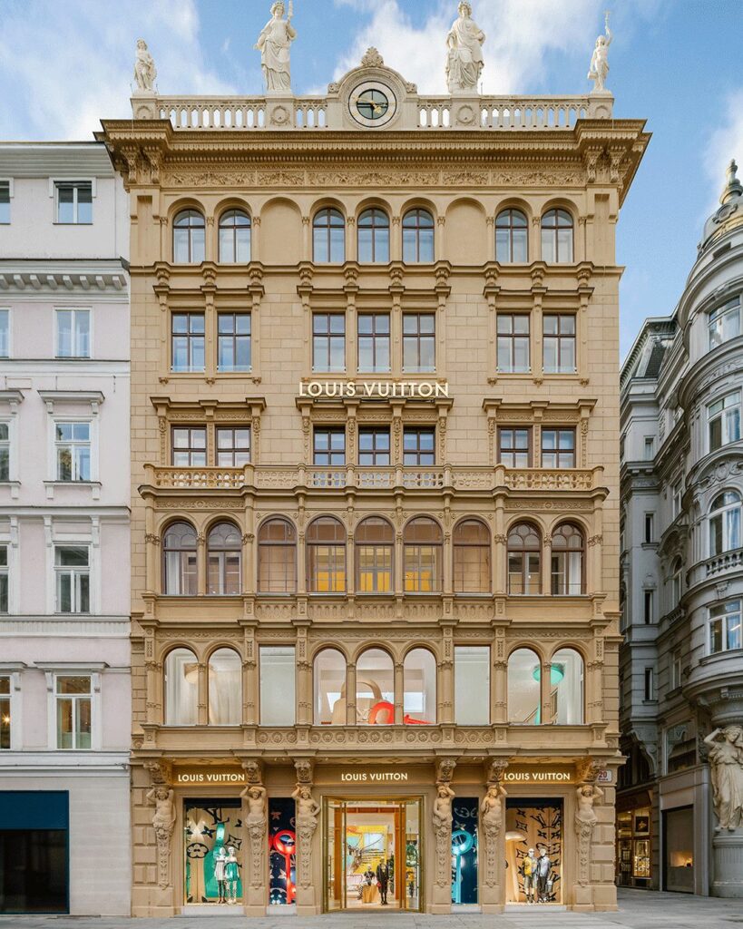 Louis Vuitton du groupe de luxe français LVMH installe son nouveau flagship à Vienne