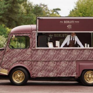 La maison de luxe Berluti dévoile son pop-up mobile au coeur du jardin d'Acclimation parisien