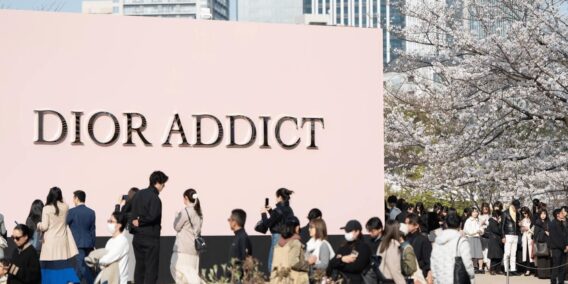 Dior Addict accueille ses visiteurs pour célébrer Hanami à Tolyo